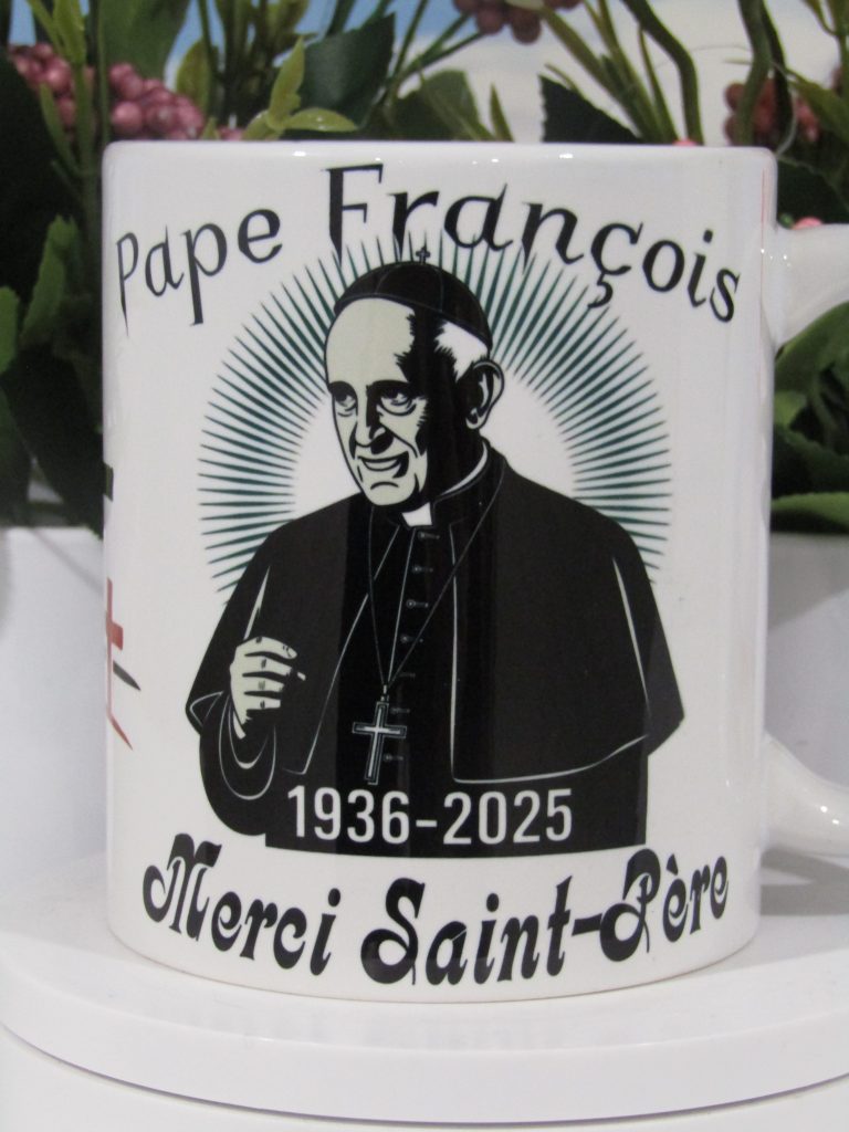 Mugs en mémoire du pape François PF_2025_01